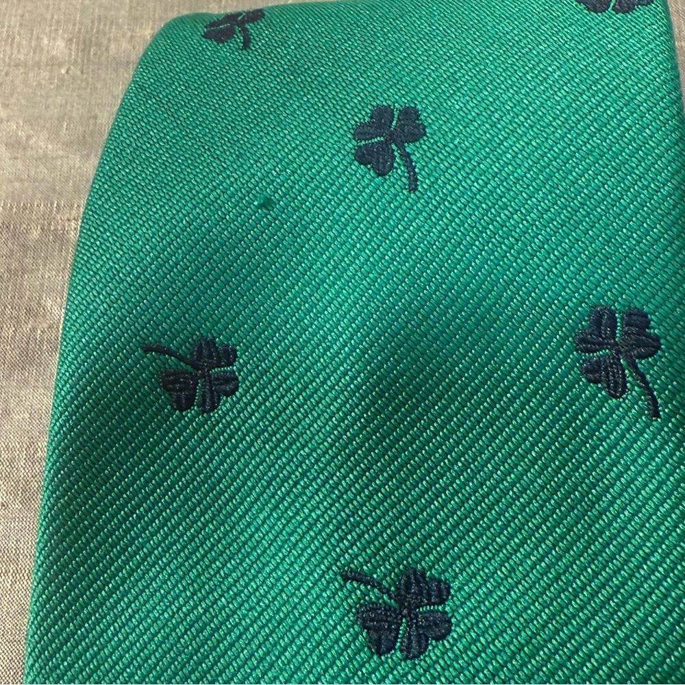 Vintage St. Patrick's Shamrock Green navy Carson Petrie Scott silk Tie - Picture 3 of 4